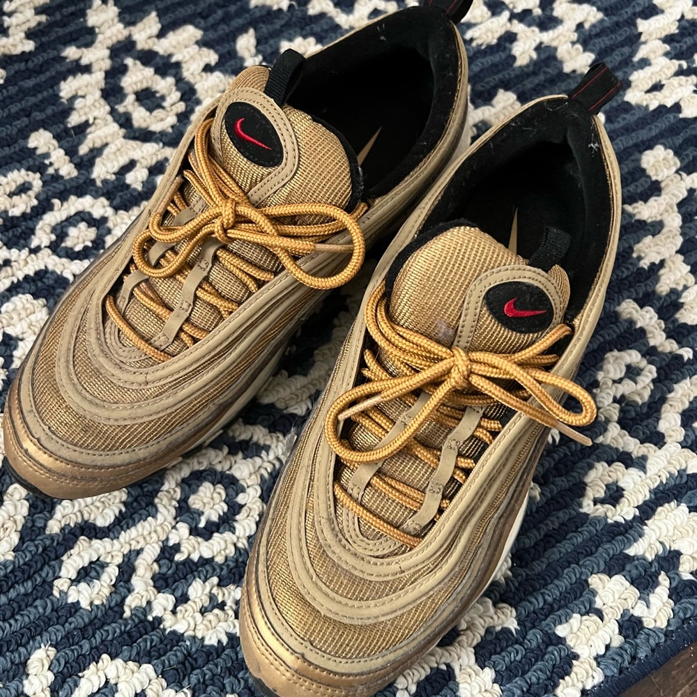 NIKE AIR MAX 97 US size 9. Limited color!